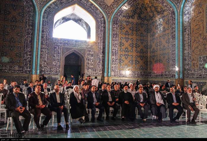 مراسم رونمایی از فرش حرم حضرت زینب (س) اردیبهشت 94 در مسجد شیخ لطف الله اصفهان